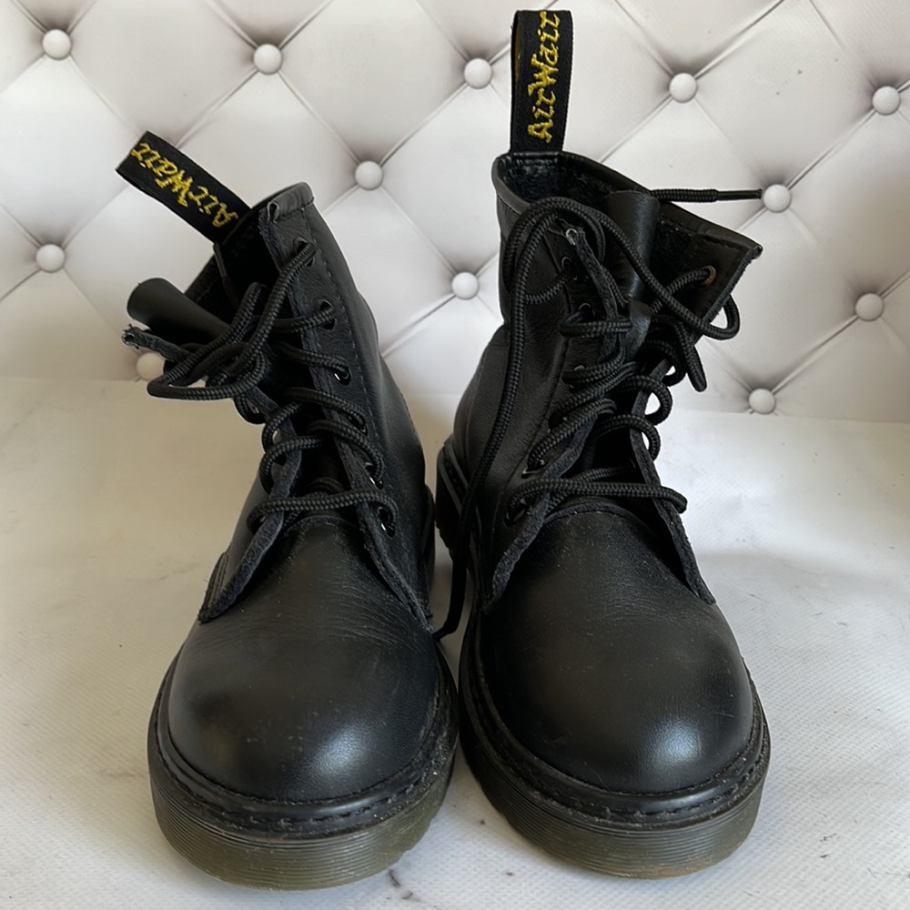 Dr.Martens Air Coushion sole Boys/Girls Leather Boots Size US 3 EU 34